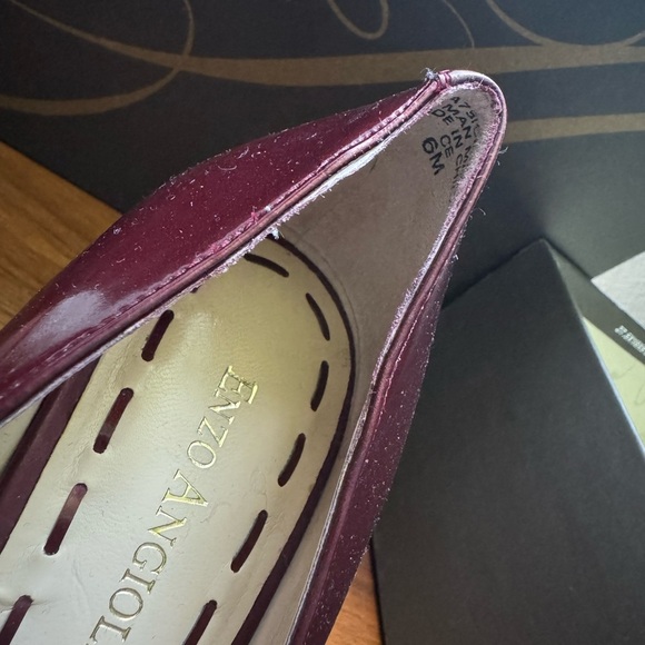 Elegant Burgundy Heels by Enzio Angiolini. Women’s sized 6 - Picture 7 of 10